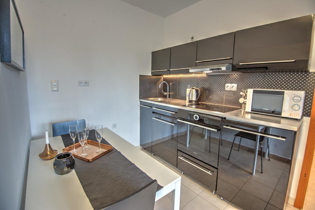 Downtown Rose Garden Apartments Whit Garage Opcional Budapeşte Dış mekan fotoğraf